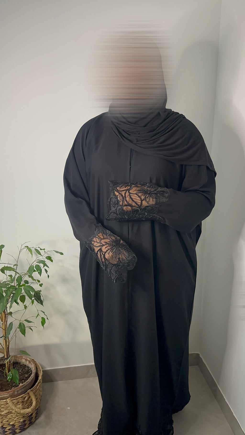Abaya Ines