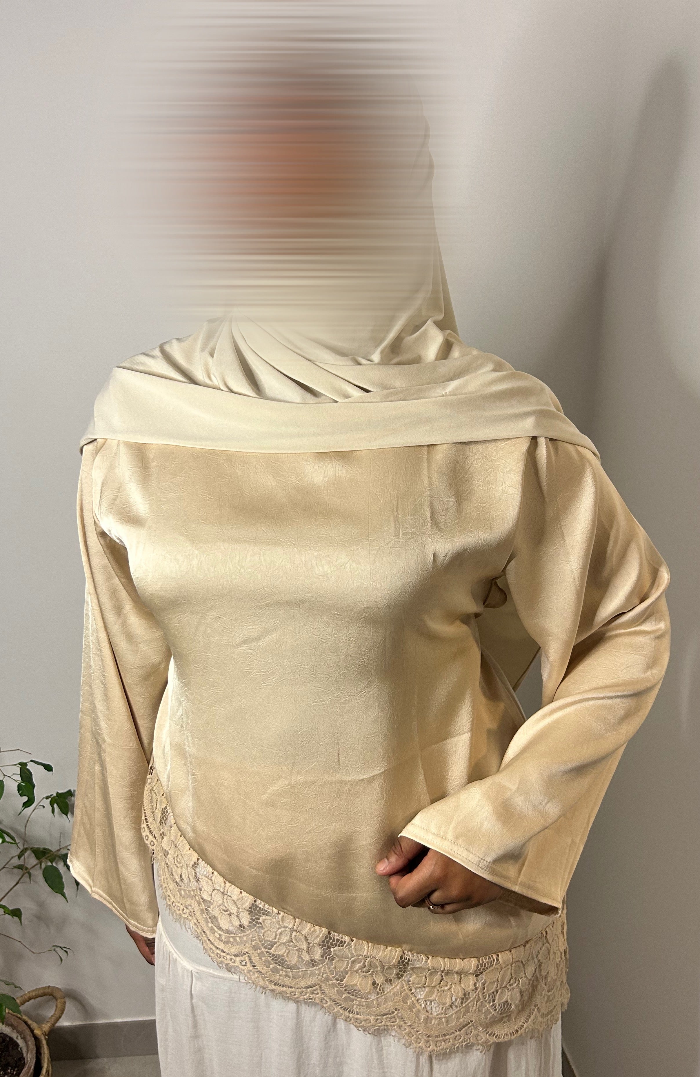 Haut à dentelle asymétrique - Beige